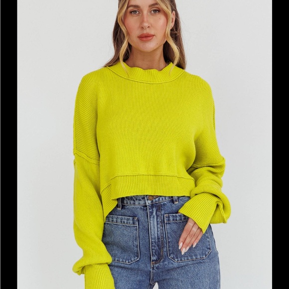 Veveret Sweaters - Veveret Cropped Sweater